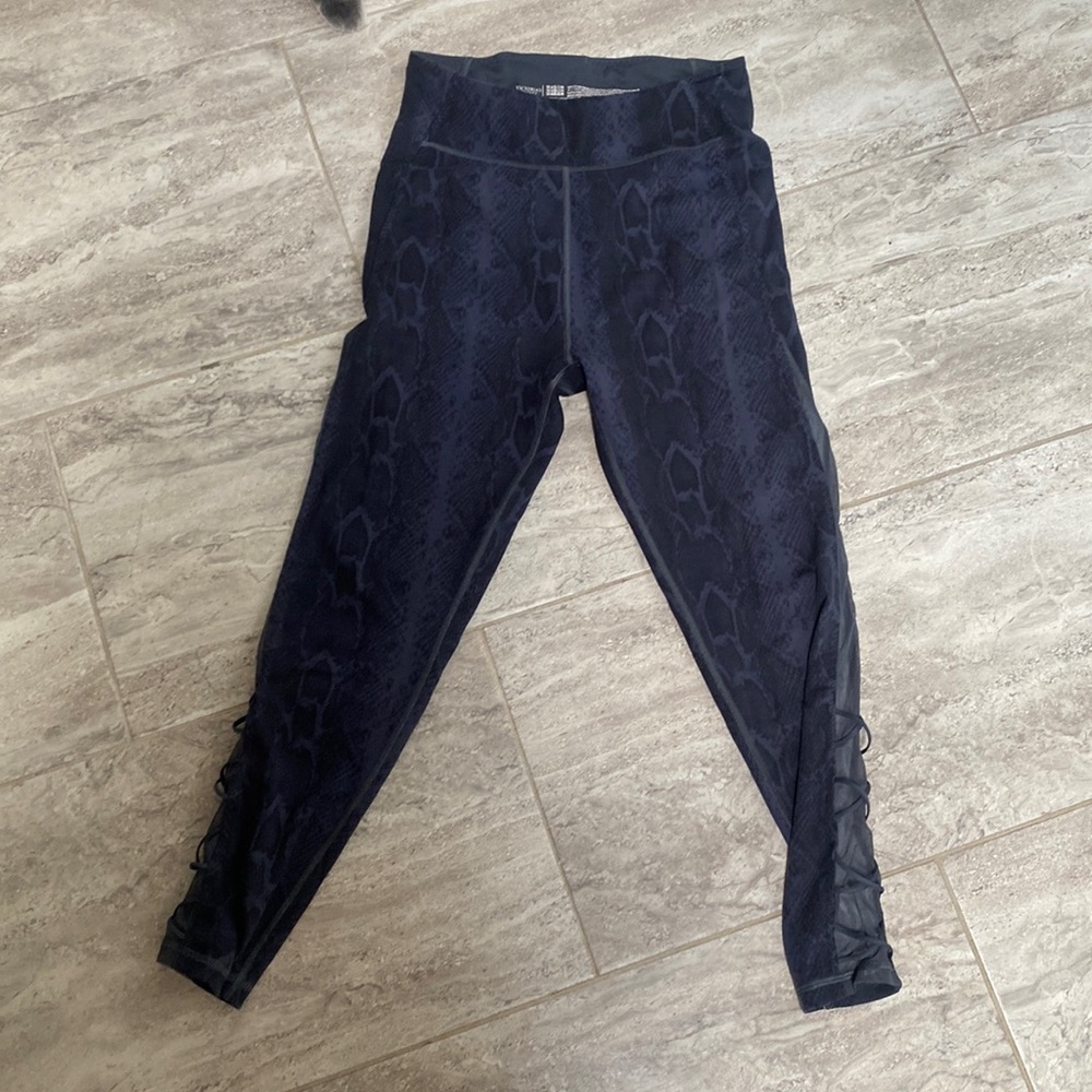 VS snake skin work out leggings